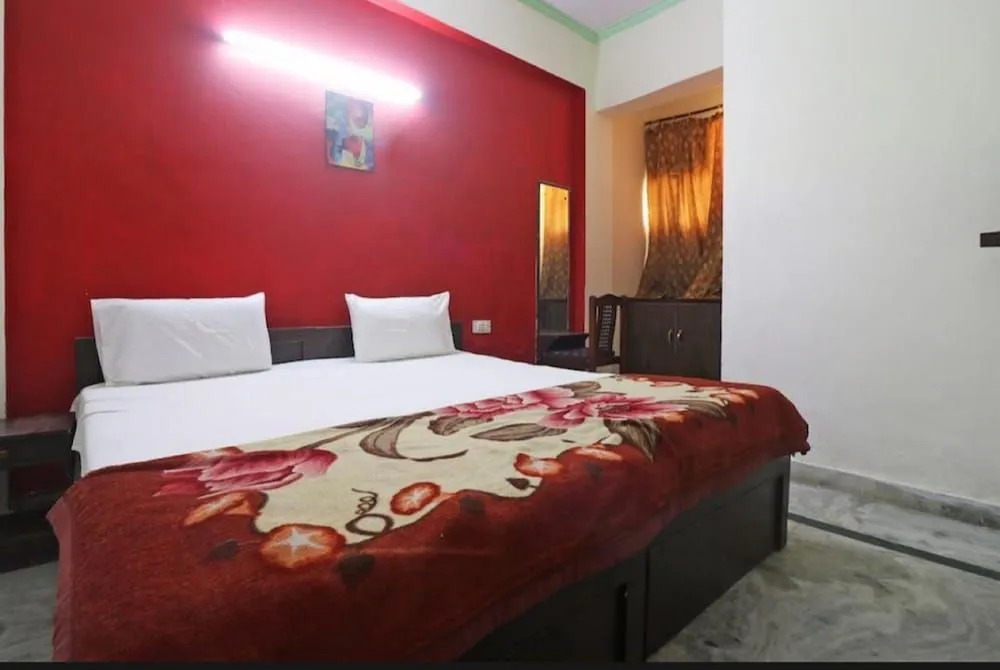 Goroomgo Brlux International Agra