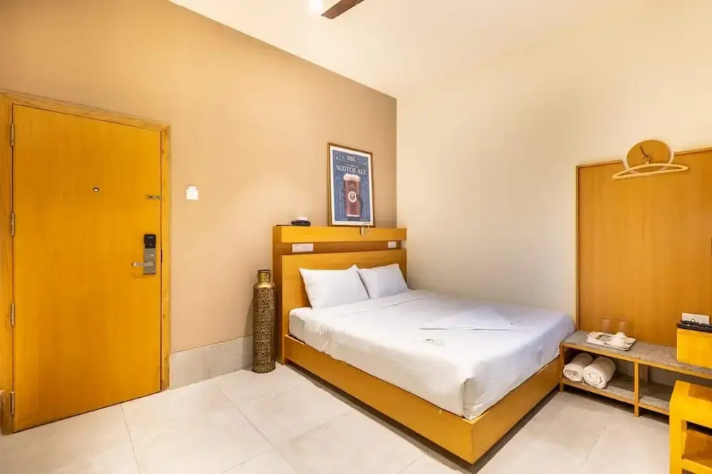 THE QUARTERS BUSINESS Hotel