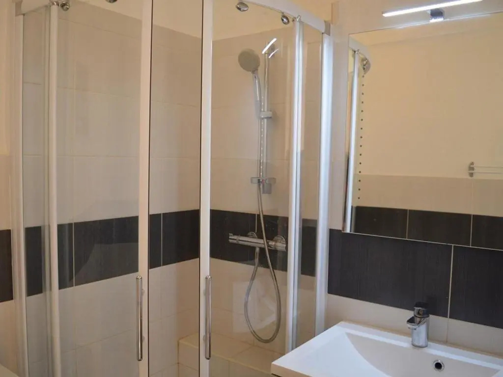 Appartement Le Lavandou, 1 pièce, 4 personnes - FR-1-251-251