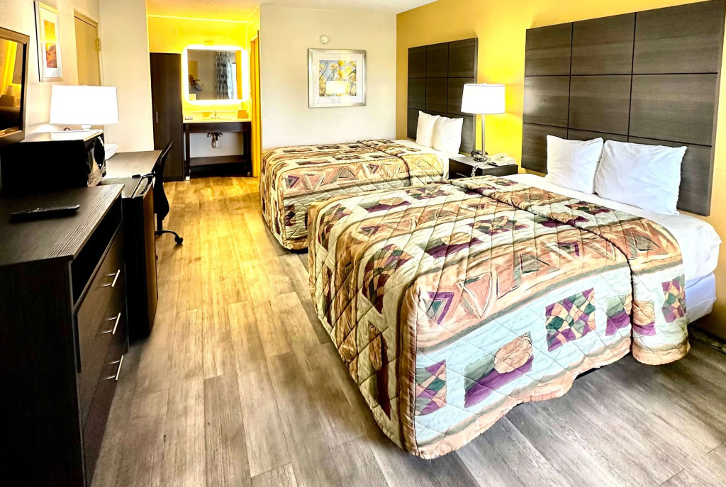 Days Inn by Wyndham Charlotte Northlake