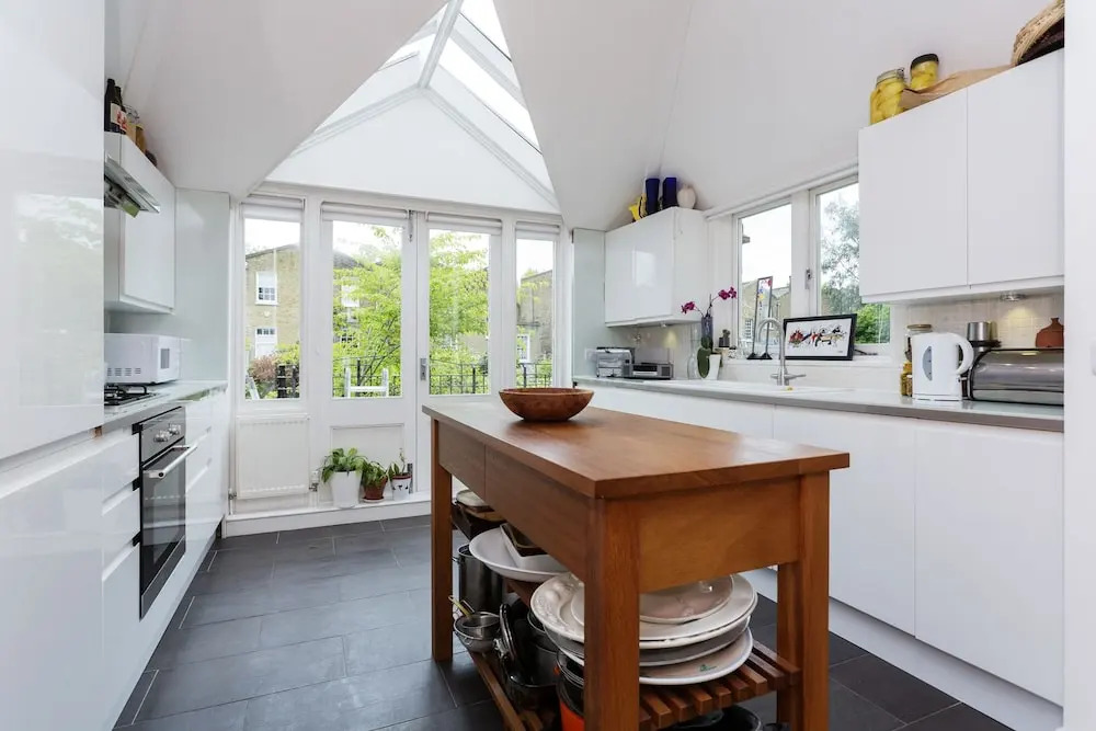 Veeve - At Home in Haggerston