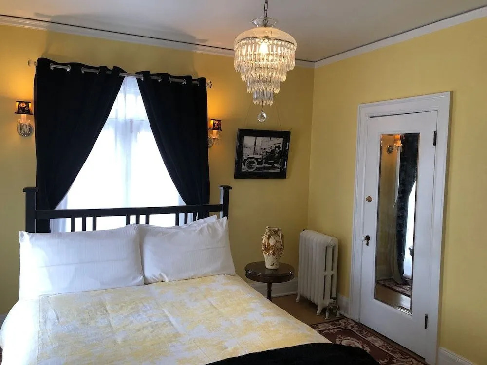 Pendleton House Historic Inn and B&B