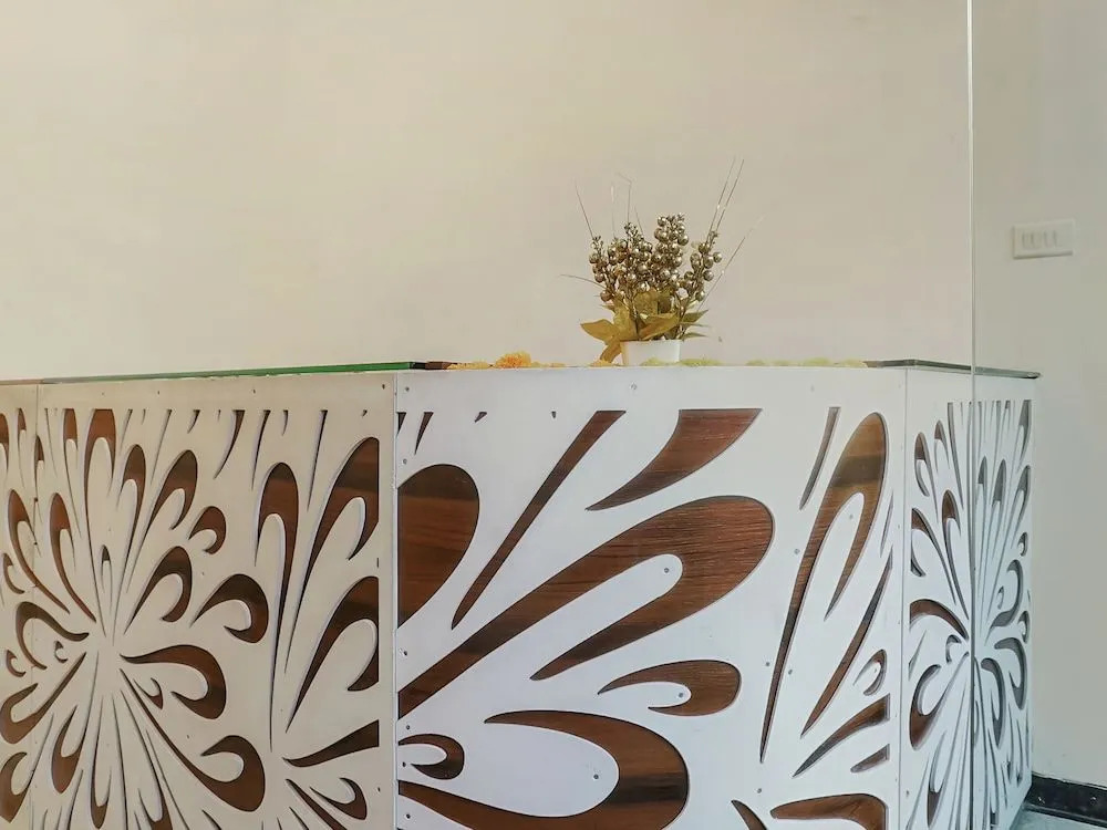 OYO Flagship 26583 Hotel Kohinoor Plaza