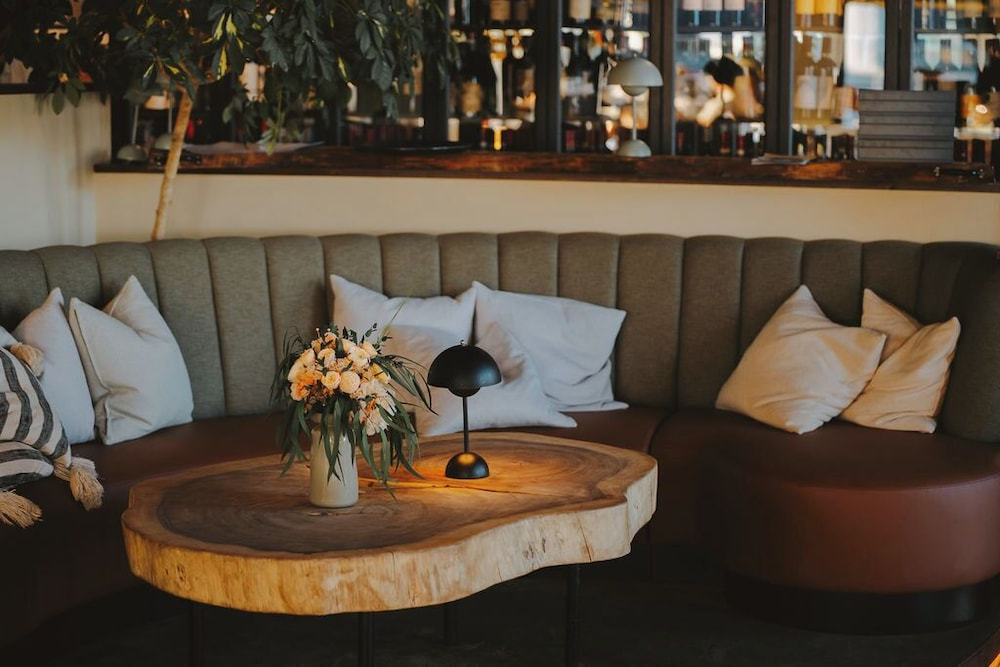 Season Hotel