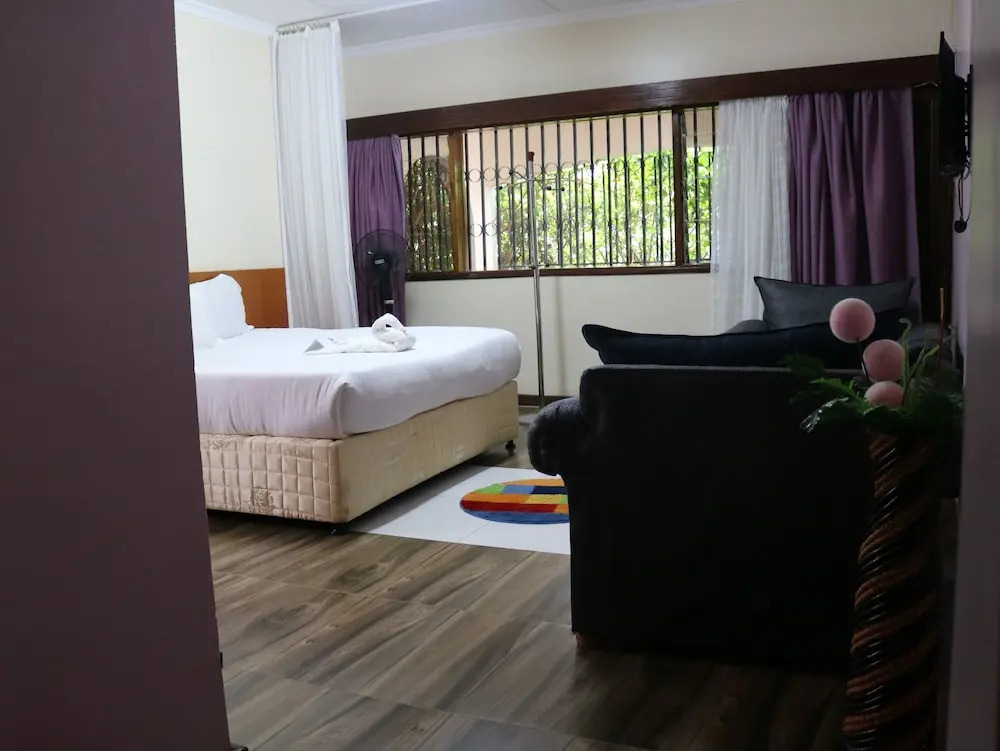 Tisa Suites & Lounge