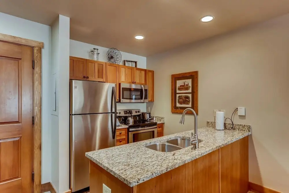 Premier Red Hawk Lodge 2 Br~walk To Slopes~kids Ski Free 2 Bedroom Condo by RedAwning