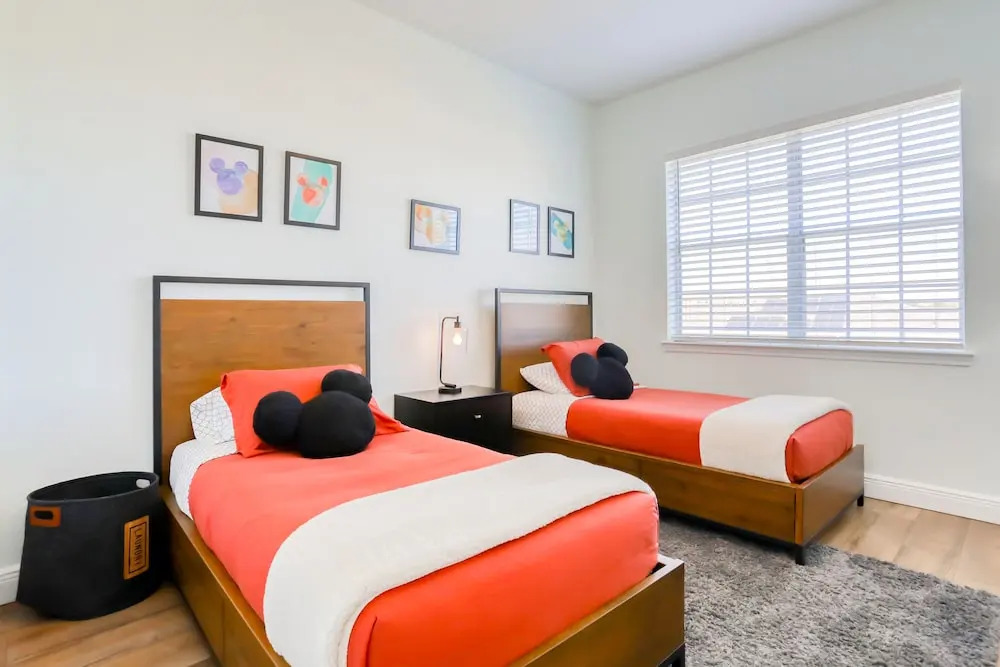 Snowbird-friendly Condo Near Walt Disney World Resort W/pool, Wifi, AC, and W/D