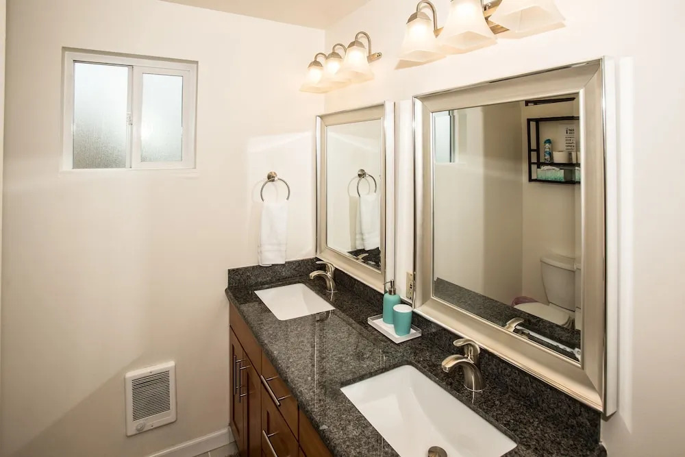 Crockett Rocket - Heart of Seattle - Sleeps 12