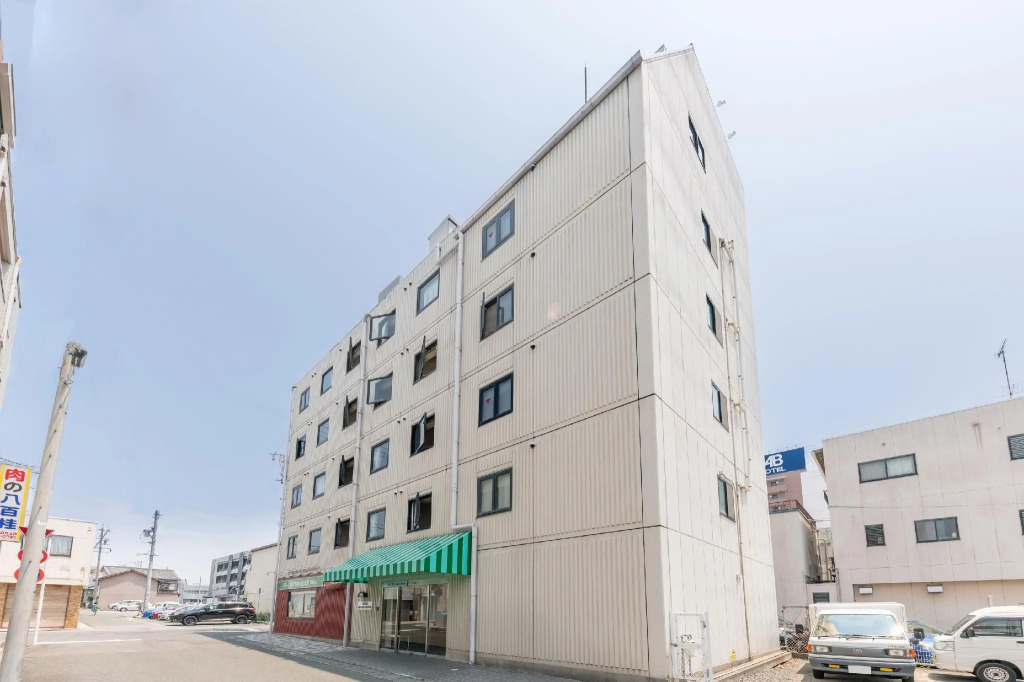 Tabist IWATA Station Hotel