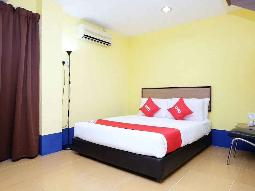 OYO 89352 Golden Terminal Lodge