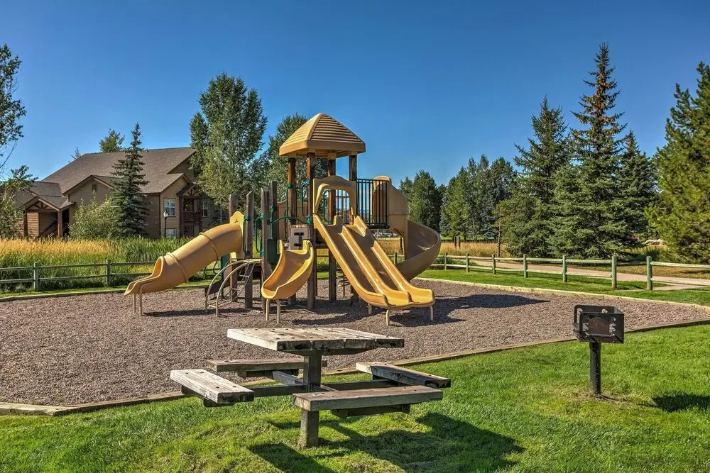 Hike + Relax Poolside! Unit 3 Mi to Dtwn Steamboat