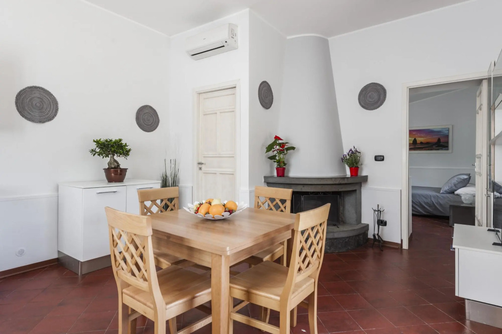 City Cottage With Garden and Pool by Wonderful Italy