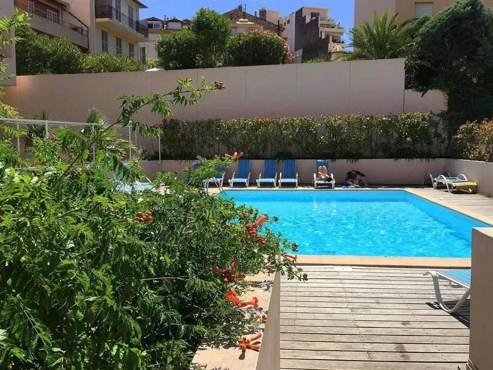 Cannes Beach 514