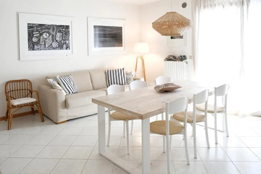 Sunny Apartment On The Sea