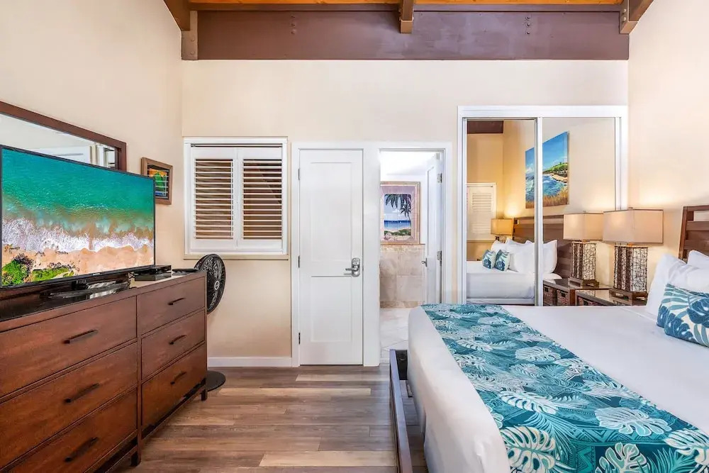 Kamaole Sands 3-406 - Modern Kitchen, Large Lanai, Enclosed Private MB, Split AC