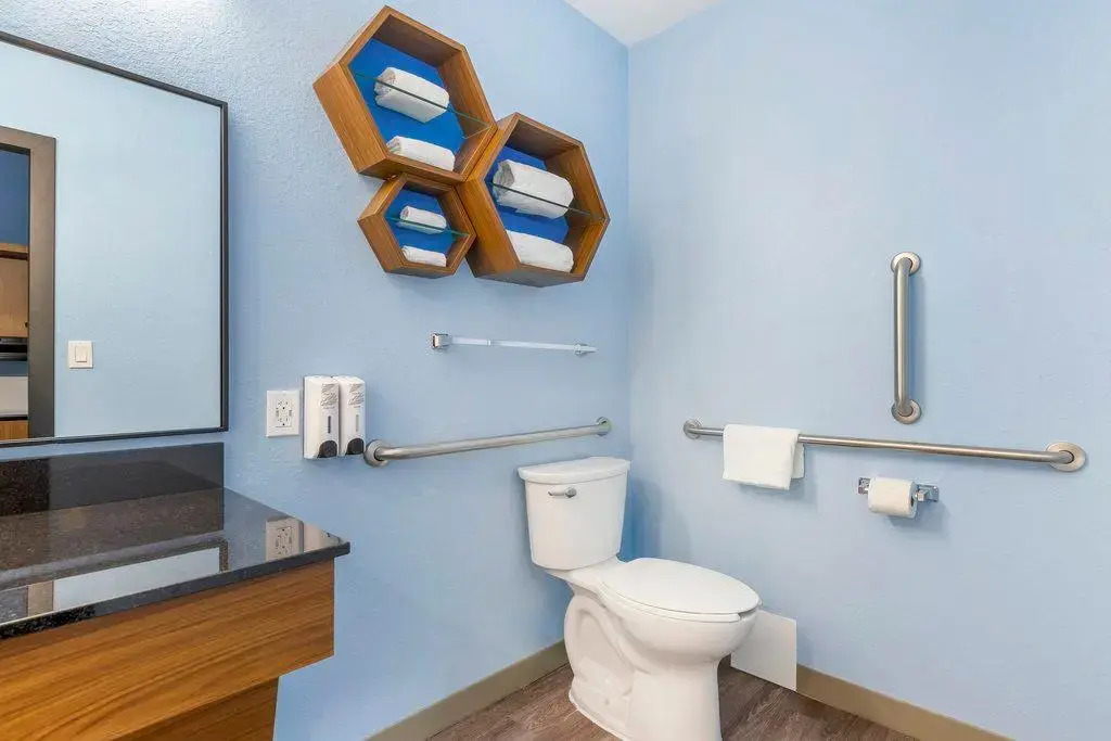 HomeTowne Studios by Red Roof Tampa - Airport