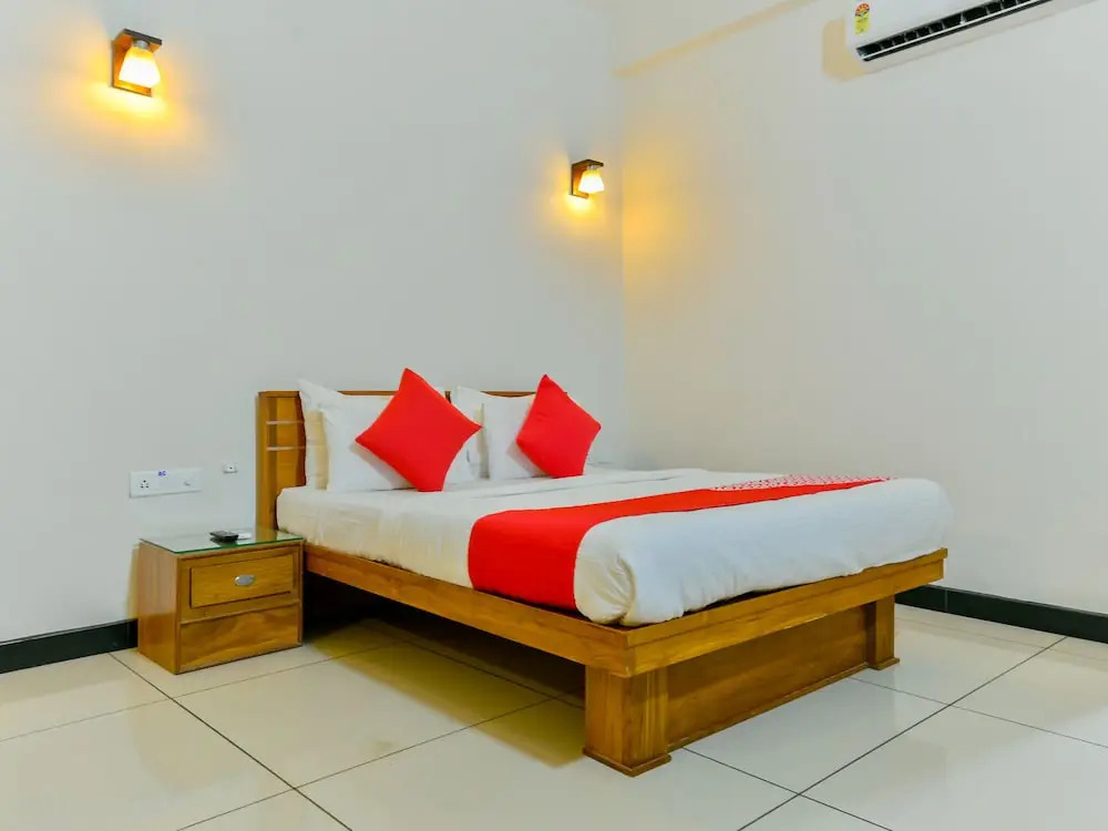 OYO 22757 Gokulam Heritage Plaza