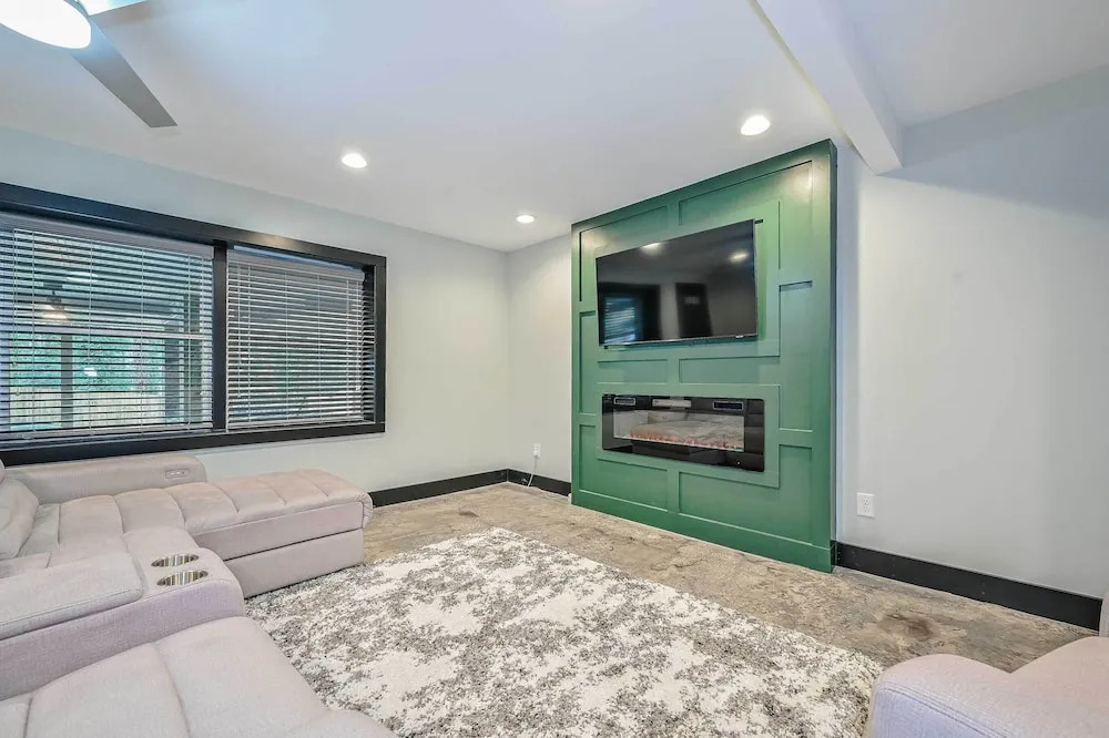 5 Mi to Mercedes-benz Stadium: Stylish ATL Retreat