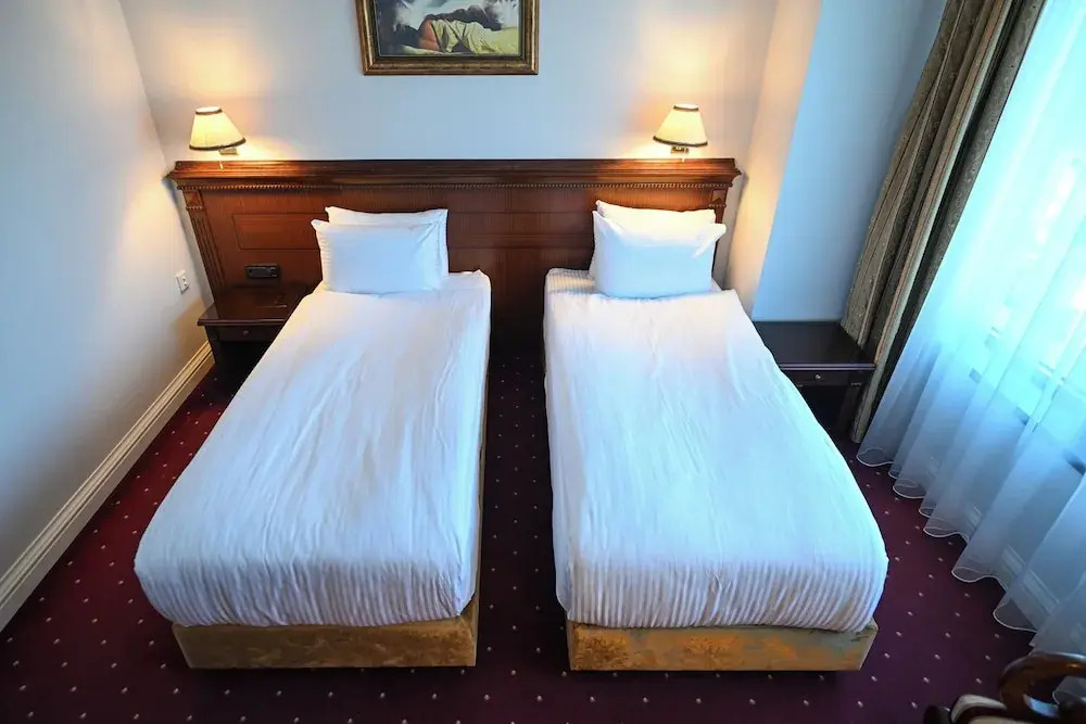 Stone Bridge Hotel