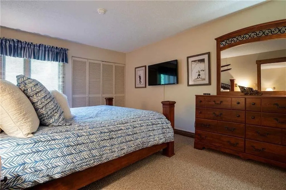 Ski Inn 325