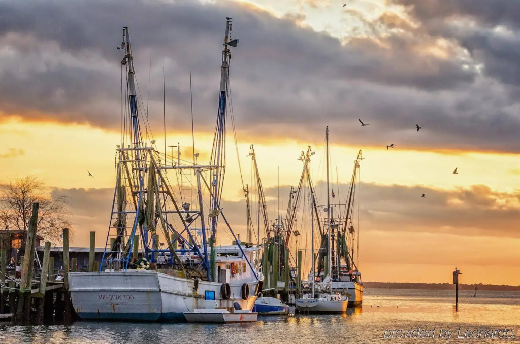 Shem Creek Inn