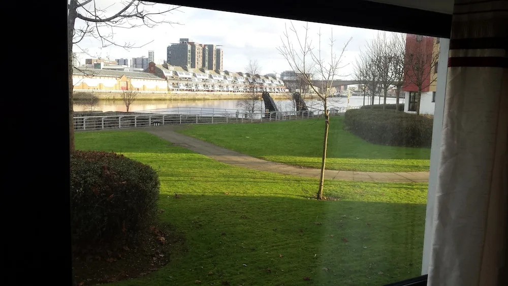 Pacific Quay Apartment