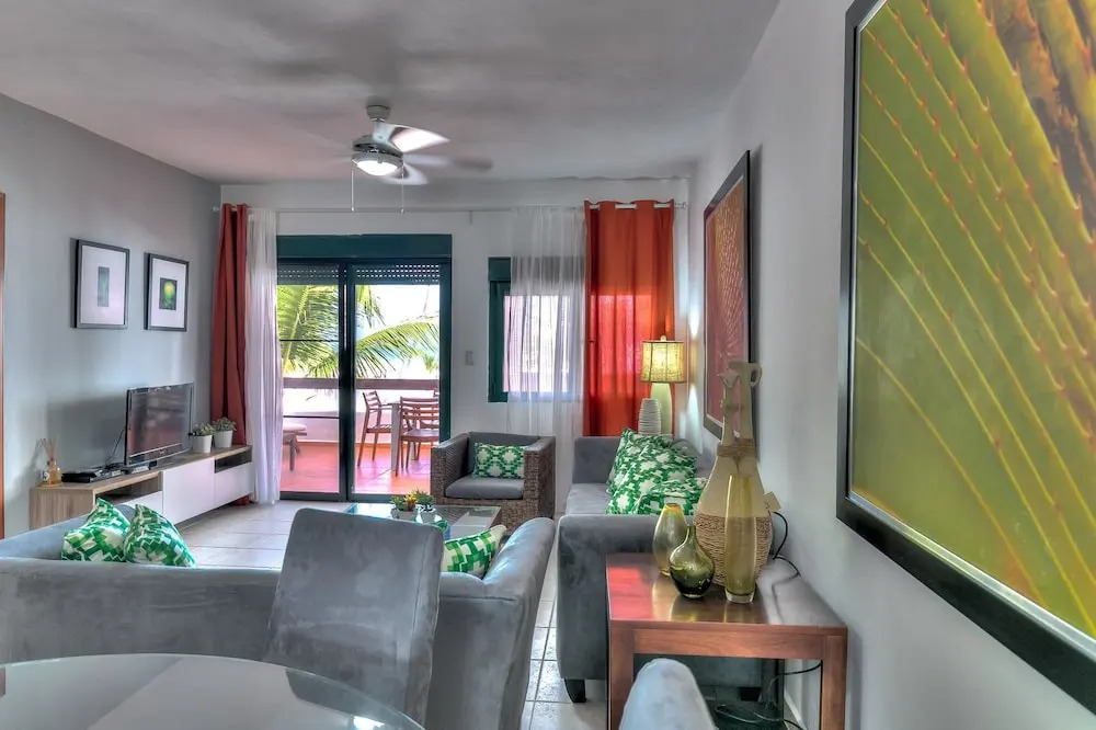 Oceanfront Apartment With Beach Views and Large Balcony