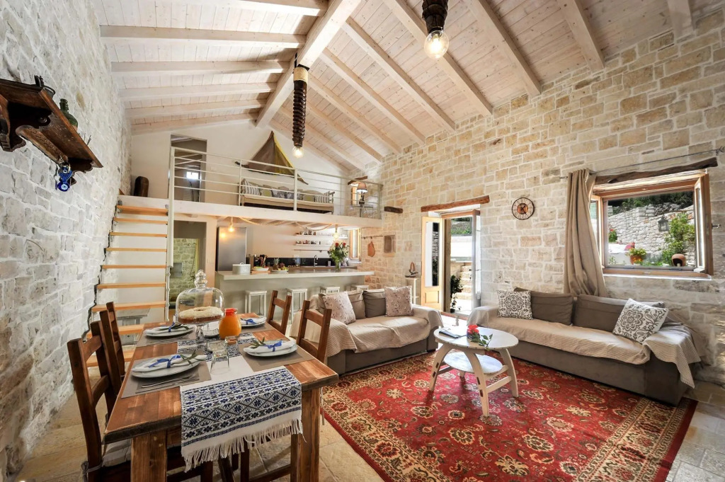 Leonora House by PaxosRetreats