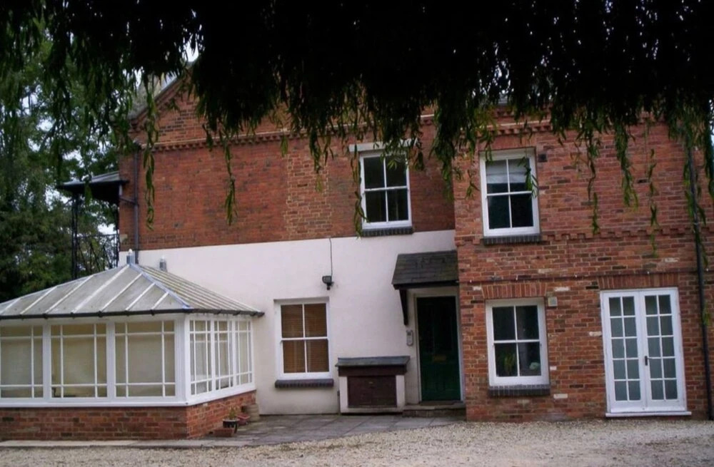 Stylish 2BR Flat Central Oxford With Parking