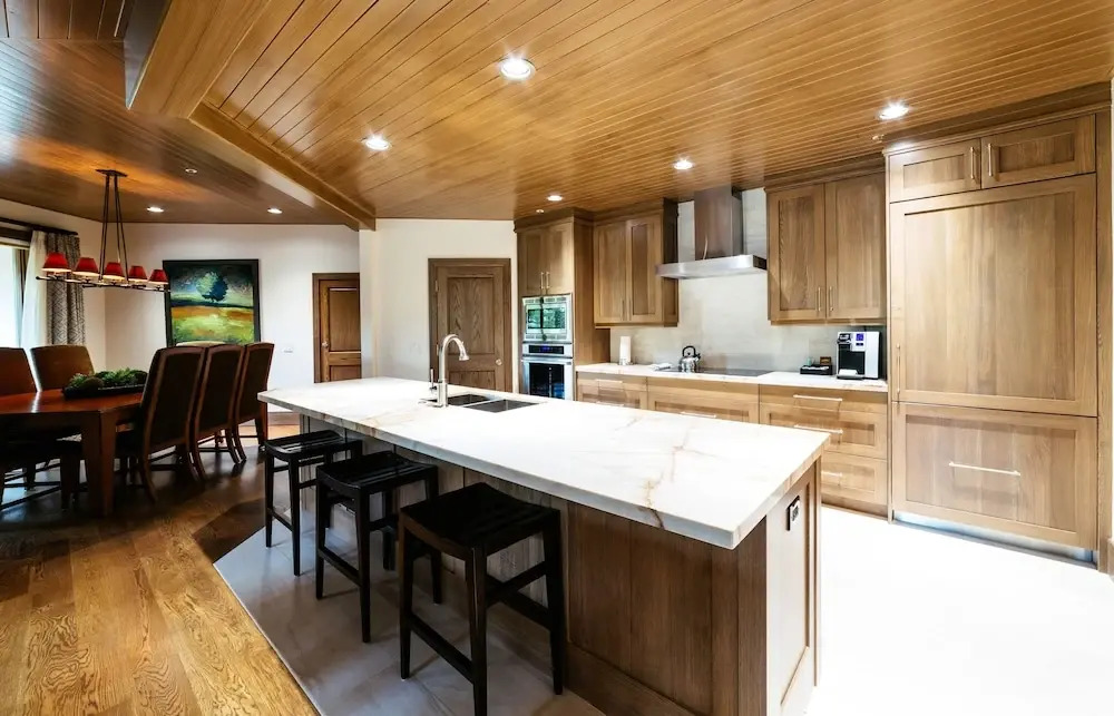 Luxury Four Bedroom Corner Suite with Hot Tub