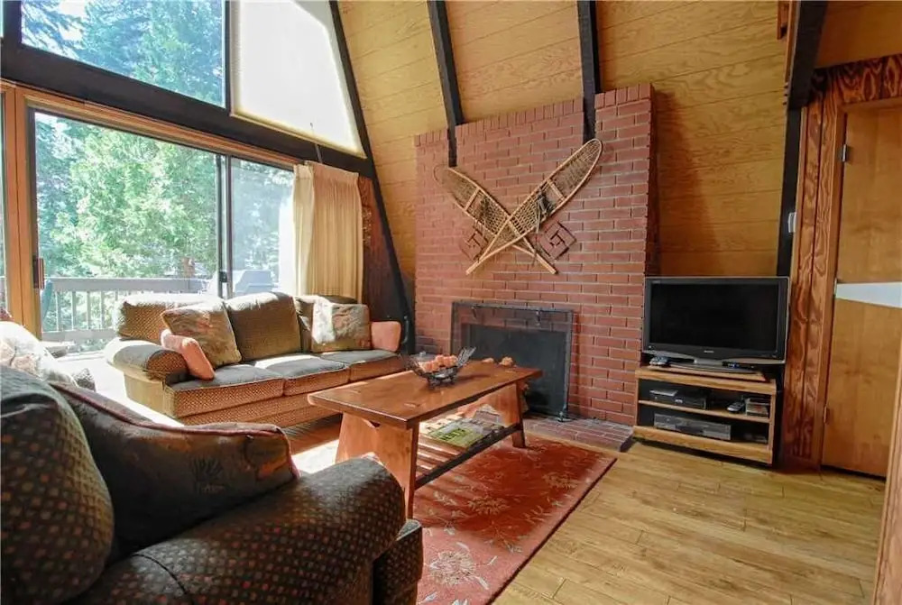 Large Deck and Bonus Room Plus Unique Features #146