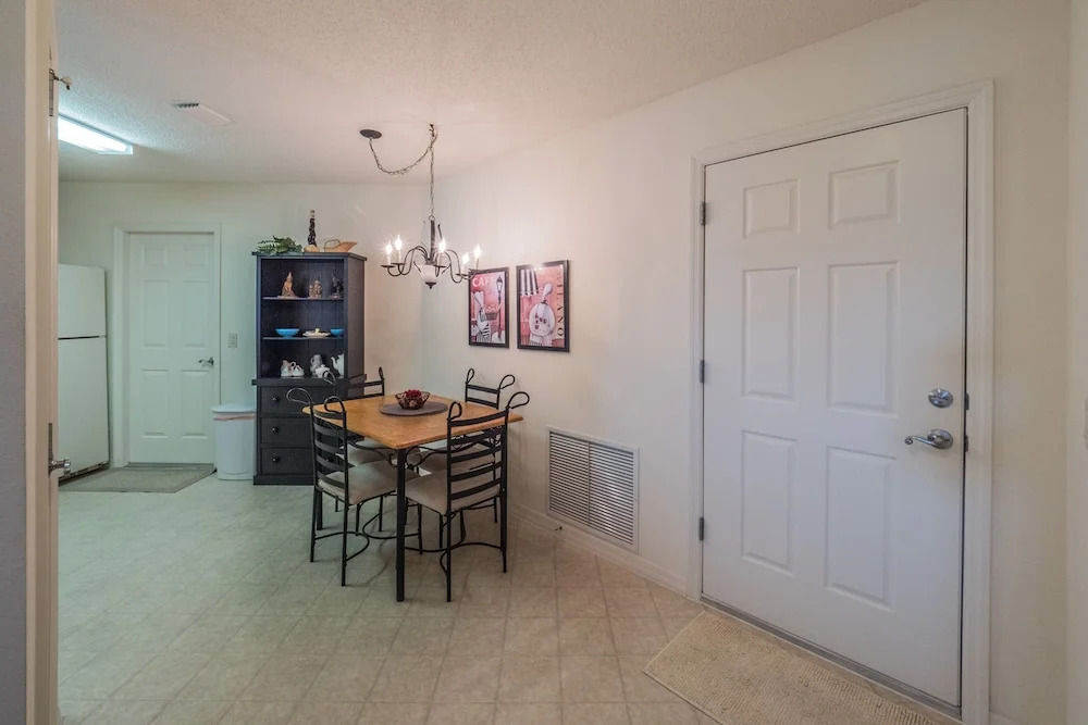 Estill Avenue 1240 by White Pelican VR