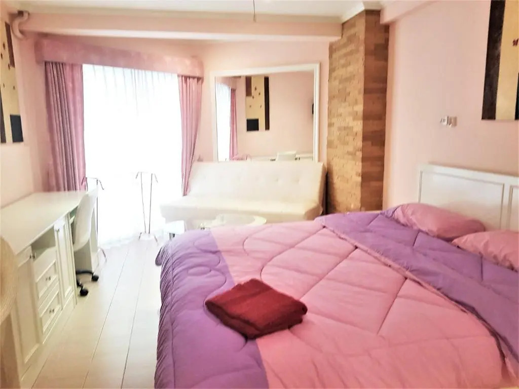 Jomtien beach condominium close to beach on great transport route Pattaya