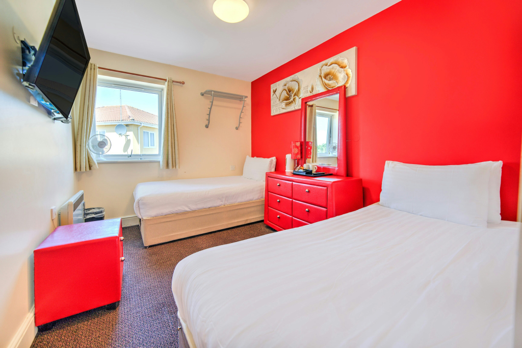 GO2 Gloucester Hotel by OYO