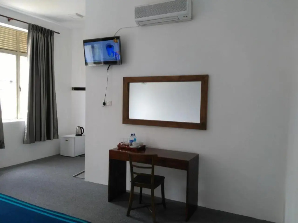 West Inn Colombo