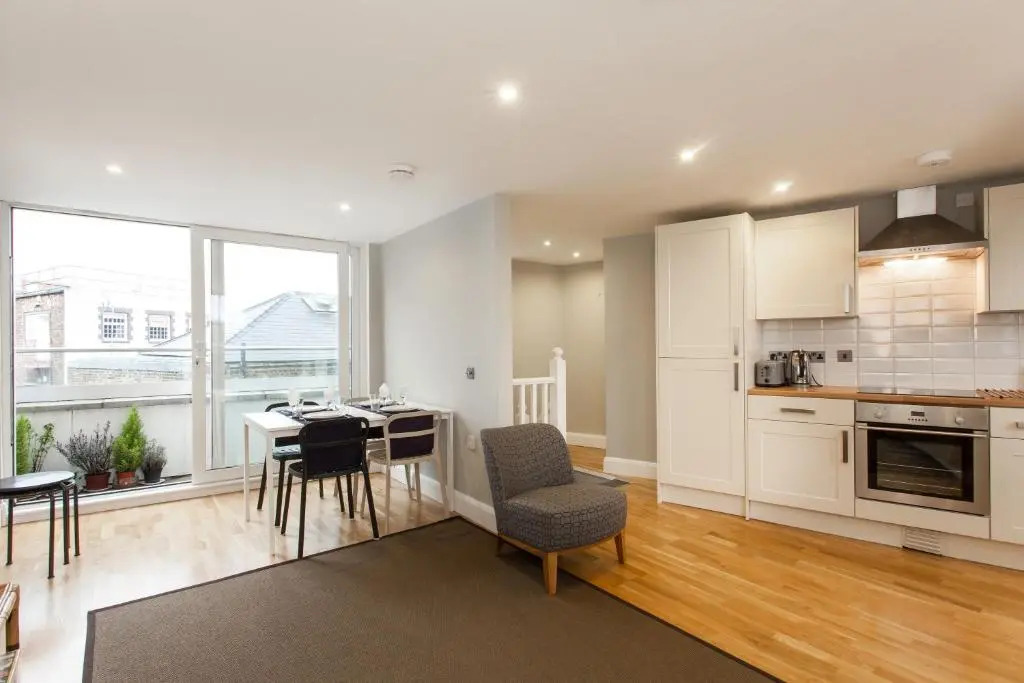Trendy 2 Bedroom apartment in vibrant Shoreditch, central London zone 1 free WiFi - sleeps 4+2