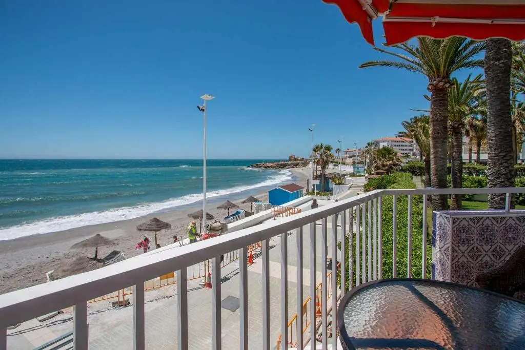 Apartamento en Edificio Torresol, 1ª linea de playa en Nerja