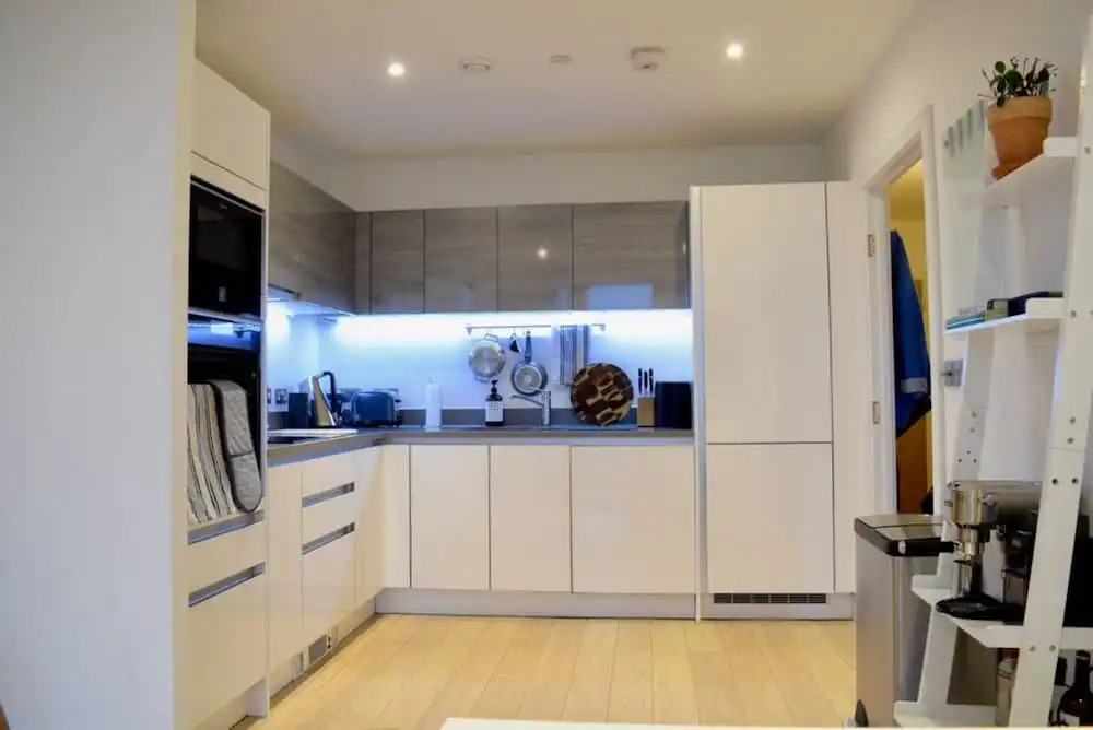 1 Bedroom Property in Brixton With Balcony