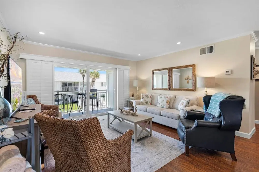 Colony Beach Club 204