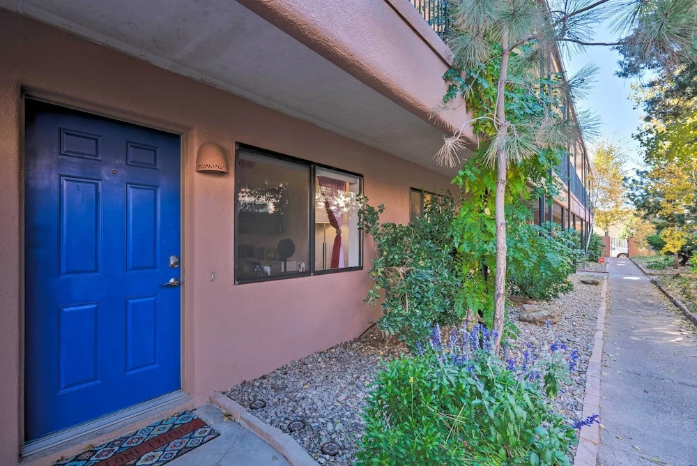 Santa Fe Bungalow ~ 2 Mi to Downtown!