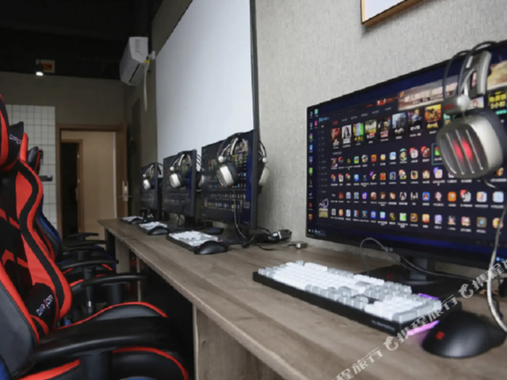 Wuhu Hippo E-sports Hotel (University Town)