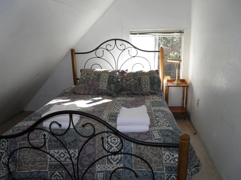 Hot Tub, Private Beach Access,walk to Everything