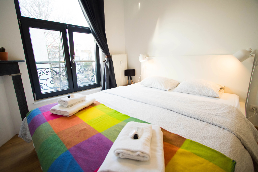 Unit 9 - Vibrant Room near Avenue Louise Best Location