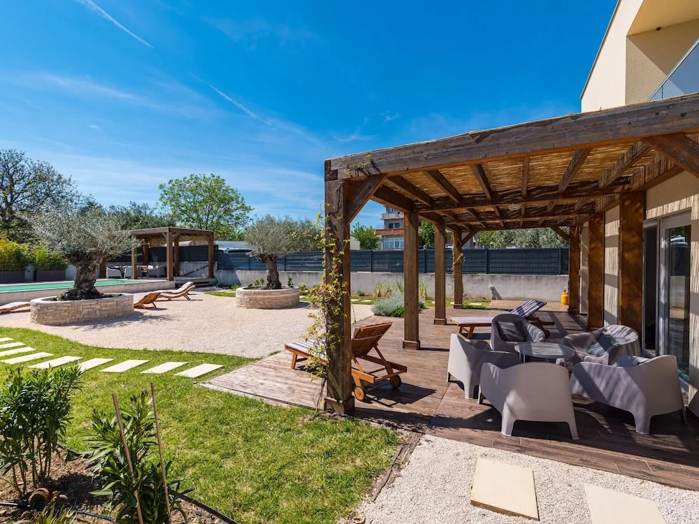 Nice Villa With Private Pool, Fenced Garden, Roofed Terrace, Near the Beach