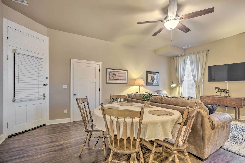 Quaint Apartment in Historic Georgetown!