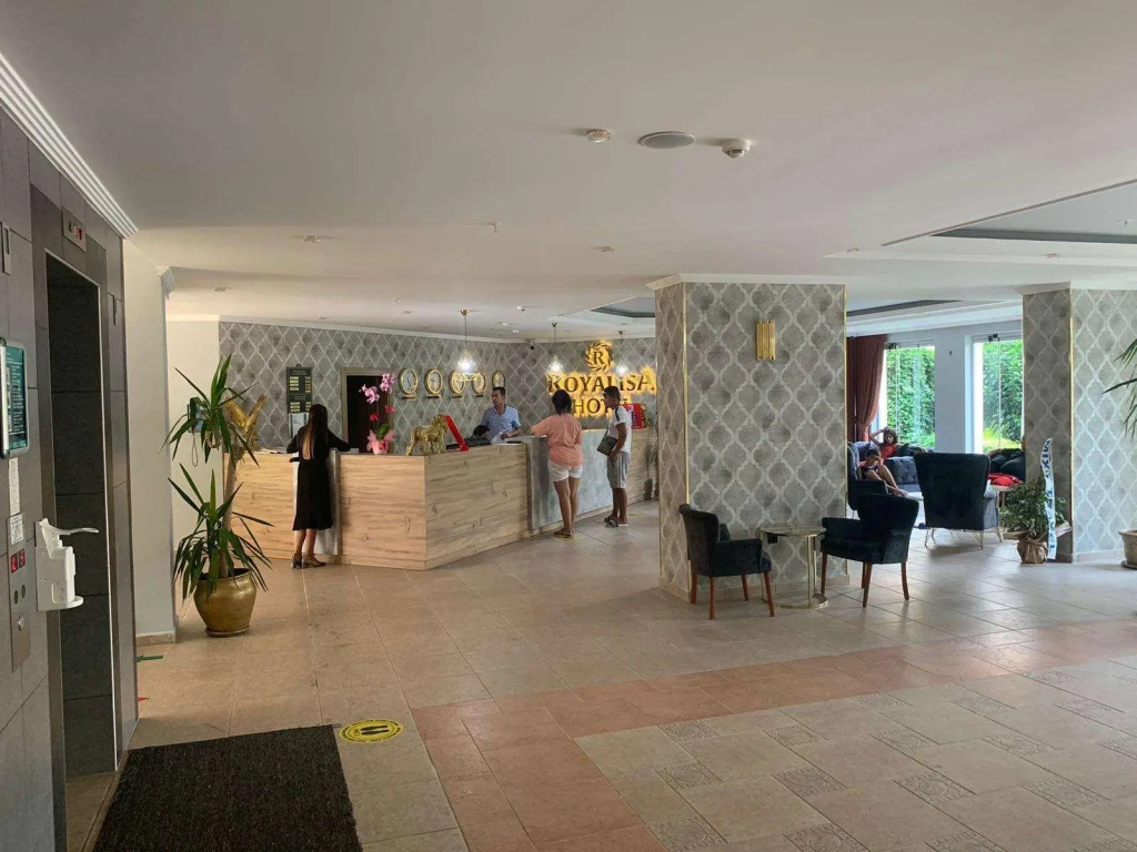 Grand Alisa Hotel