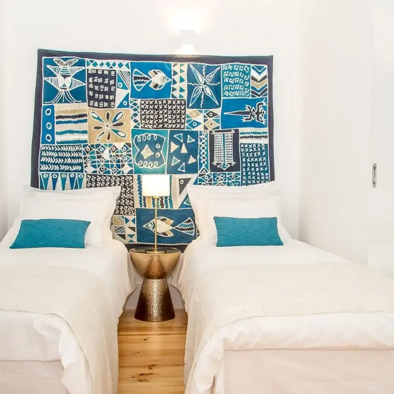 Liiiving in Porto Blue Flower Apartment