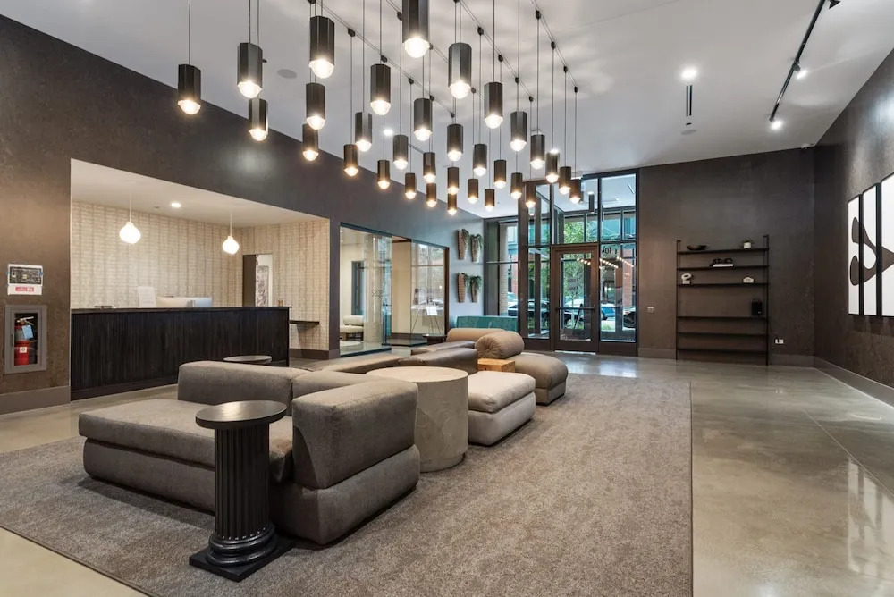 West Loop High-end 2BR Walkable City Views