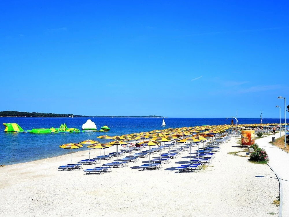 Carefully Furnished Bungalow With 2 Bathrooms, 7km From Pula
