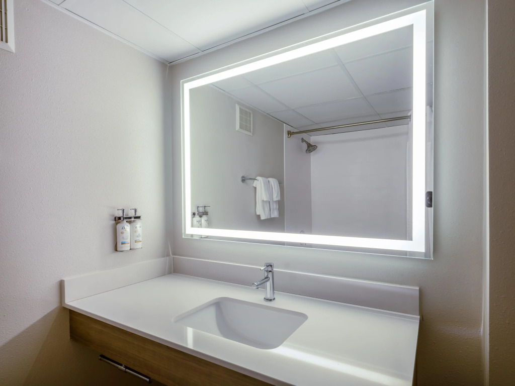Holiday Inn Express & Suites Greensboro - I-40 atWendover by IHG